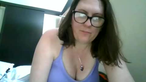fuzzypeaches87 online show from 02-19-26, 08:16