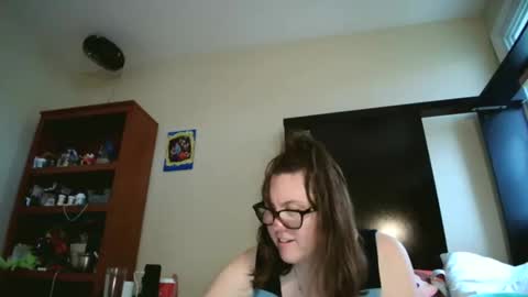 Snapshot of fuzzypeaches87 chatting on 04-18-26, 05:06 fuzzypeaches87 online show from 04-18-26, 05:06