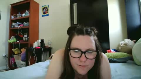 Snapshot of fuzzypeaches87 chatting on 04-24-26, 08:11 fuzzypeaches87 online show from 04-24-26, 08:11