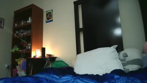 Snapshot of fuzzypeaches87 chatting on 04-27-26, 04:10 fuzzypeaches87 online show from 04-27-26, 04:10