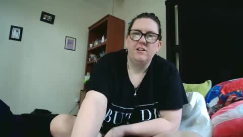 Snapshot of fuzzypeaches87 chatting on 04-28-26, 04:12 fuzzypeaches87 online show from 04-28-26, 04:12