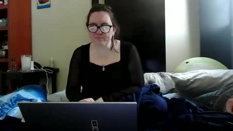 Snapshot of fuzzypeaches87 chatting on 05-04-26, 06:15 fuzzypeaches87 online show from 05-04-26, 06:15