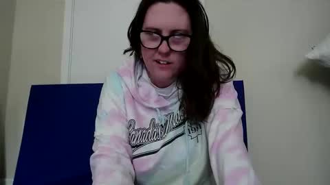 Snapshot of fuzzypeaches87 chatting on 05-16-26, 05:45 fuzzypeaches87 online show from 05-16-26, 05:45
