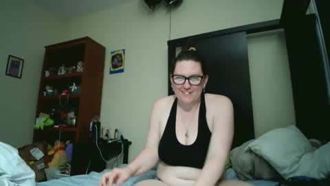 Snapshot of fuzzypeaches87 chatting on 05-19-26, 02:18 fuzzypeaches87 online show from 05-19-26, 02:18