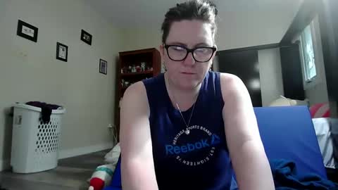 Snapshot of fuzzypeaches87 chatting on 05-23-26, 03:16 fuzzypeaches87 online show from 05-23-26, 03:16