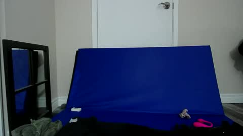 Snapshot of fuzzypeaches87 chatting on 05-25-26, 05:46 fuzzypeaches87 online show from 05-25-26, 05:46