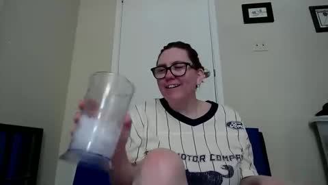 Snapshot of fuzzypeaches87 chatting on 05-28-26, 03:53 fuzzypeaches87 online show from 05-28-26, 03:53