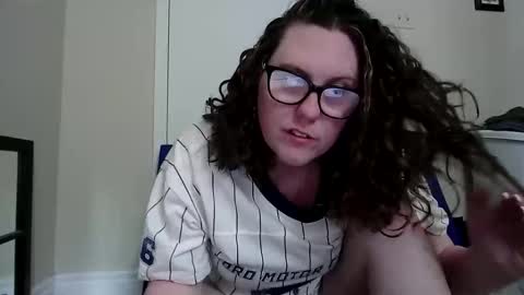 Snapshot of fuzzypeaches87 chatting on 06-01-26, 07:37 fuzzypeaches87 online show from 06-01-26, 07:37