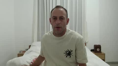 Snapshot of g10303 chatting on 10-25-25, 10:45 g103031910303 online show from 10-25-25, 10:45