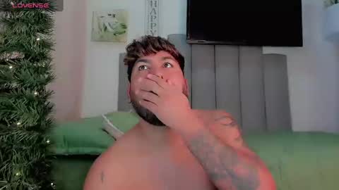 Snapshot of gabbo__ chatting on 12-30-24, 12:32 GABO online show from 12-30-24, 12:32