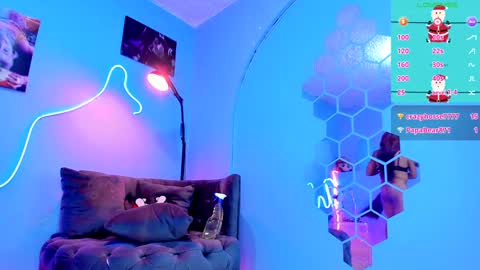 Snapshot of gabi_queenn_ chatting on 12-11-24, 06:09 online show from 12-11-24, 06:09