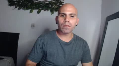 Snapshot of gabrielle_ramirez chatting on 12-17-25, 03:23 Gabriel online show from 12-17-25, 03:23