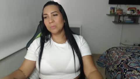 Snapshot of gaby_bluexx chatting on 02-11-25, 02:46 Gaby Blue online show from 02-11-25, 02:46