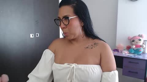Snapshot of gaby_bluexx chatting on 10-16-25, 07:59 Gaby Blue online show from 10-16-25, 07:59