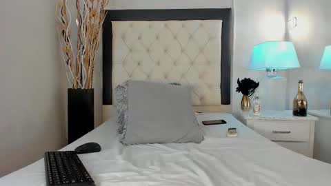  Gale  online show from 10-18-25, 01:12