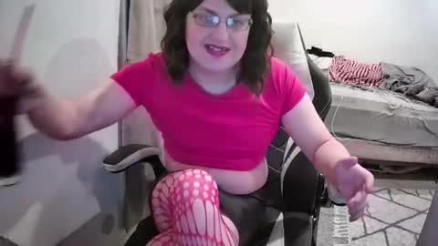 Snapshot of galen12 chatting on 09-10-25, 01:27 EmilyTrans online show from 09-10-25, 01:27