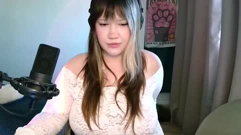 Snapshot of gamergirl01 chatting on 09-24-25, 09:45 Alex brb in 2 hours online show from 09-24-25, 09:45