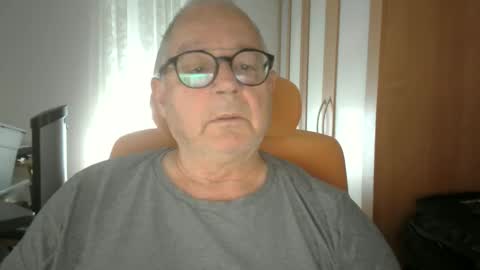 Snapshot of gamin68 chatting on 10-08-25, 04:59 gamin68 online show from 10-08-25, 04:59