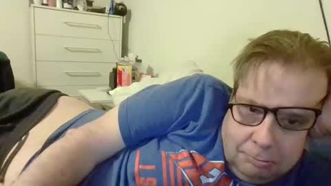 Snapshot of garyg930 chatting on 02-19-25, 05:16 Gary online show from 02-19-25, 05:16