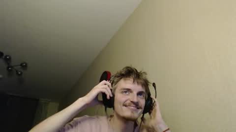 Snapshot of gasturfahe chatting on 10-30-25, 04:19 gasturfahe online show from 10-30-25, 04:19