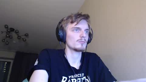 Snapshot of gasturfahe chatting on 11-13-25, 11:03 gasturfahe online show from 11-13-25, 11:03