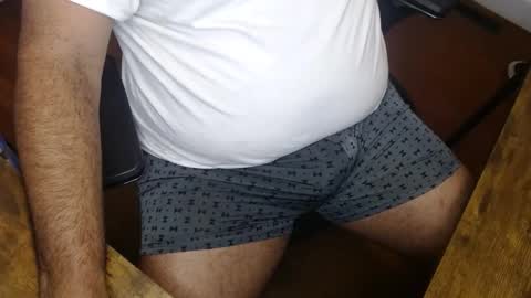 Snapshot of gato27cam chatting on 10-12-25, 10:47 Marco online show from 10-12-25, 10:47