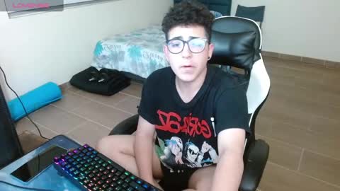 Snapshot of gay_in_purple chatting on 12-05-24, 01:25 Matt male pronouns please online show from 12-05-24, 01:25