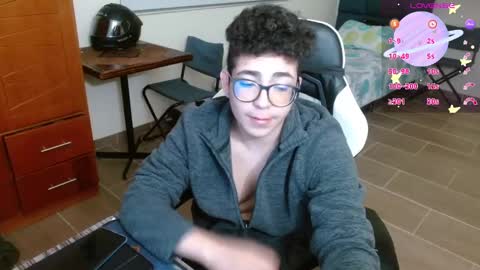 Snapshot of gay_in_purple chatting on 12-21-24, 12:09 Matt male pronouns please online show from 12-21-24, 12:09