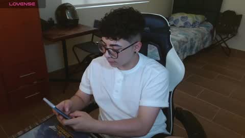 Snapshot of gay_in_purple chatting on 12-28-24, 07:43 Matt male pronouns please online show from 12-28-24, 07:43