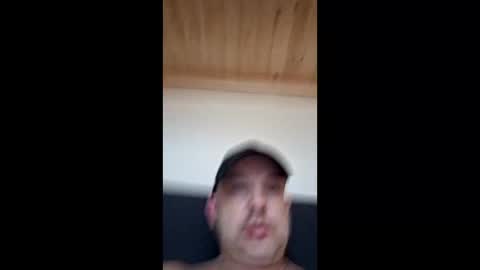 Snapshot of gaybud81 chatting on 01-01-25, 01:27 FuckerEurope online show from 01-01-25, 01:27