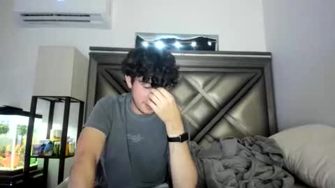 Snapshot of gayndepressed chatting on 06-10-26, 11:57 Trace online show from 06-10-26, 11:57