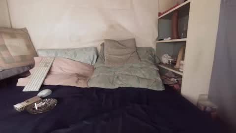 gayrobbin online show from 11-05-25, 10:59