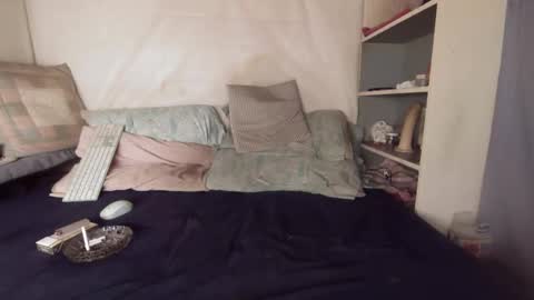 gayrobbin online show from 11-11-25, 10:37