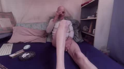 gayrobbin online show from 02-10-26, 02:10