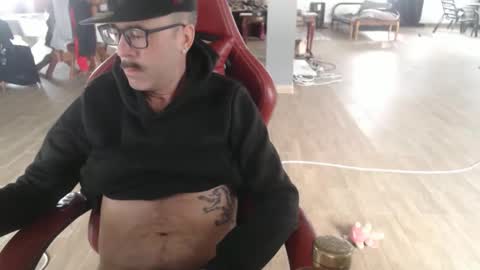 Snapshot of geequality99 chatting on 11-30-25, 01:15 geequality99 online show from 11-30-25, 01:15