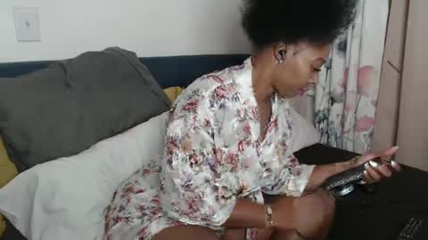 Snapshot of geishapaige chatting on 09-17-25, 01:29 The Empress online show from 09-17-25, 01:29