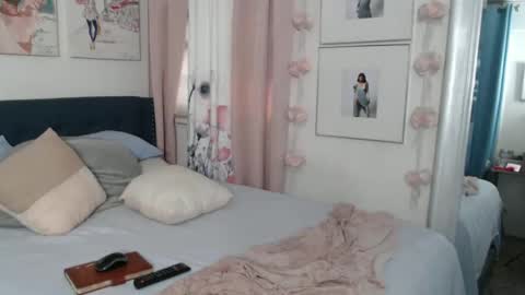 Snapshot of geishapaige chatting on 09-30-25, 10:59 The Empress online show from 09-30-25, 10:59