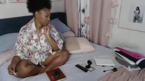 Snapshot of geishapaige chatting on 10-03-25, 10:01 The Empress online show from 10-03-25, 10:01