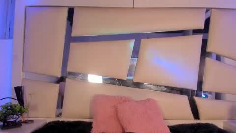 Snapshot of genesis_ask chatting on 11-30-25, 05:22 Genesis online show from 11-30-25, 05:22