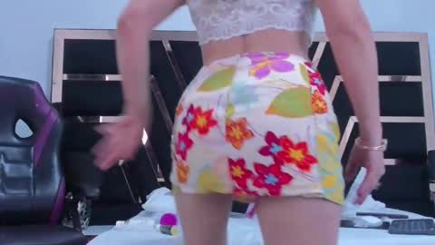 Snapshot of genesis_lunar chatting on 10-11-25, 08:18 genesis_lunar online show from 10-11-25, 08:18