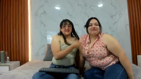 Snapshot of genesis_y_moon chatting on 05-31-26, 02:35 genesis_y_moon online show from 05-31-26, 02:35