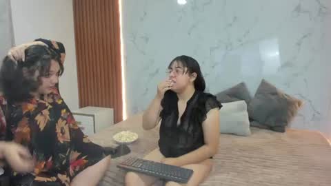 Snapshot of genesis_y_moon chatting on 06-27-26, 10:42 genesis_y_moon online show from 06-27-26, 10:42