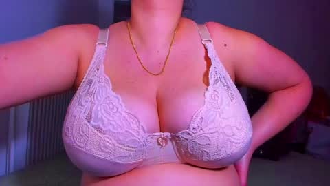 genifersweet online show from 12-24-24, 06:11
