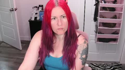 Snapshot of gennyrock chatting on 06-10-26, 01:32 Genny Rock and online show from 06-10-26, 01:32