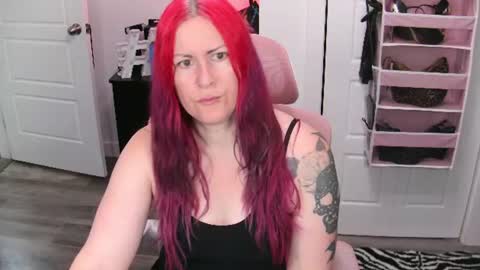 Snapshot of gennyrock chatting on 06-12-26, 01:43 Genny Rock and online show from 06-12-26, 01:43