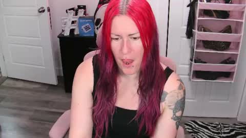 Snapshot of gennyrock chatting on 06-22-26, 02:25 Genny Rock and online show from 06-22-26, 02:25