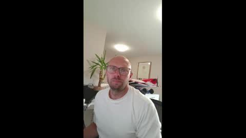 Snapshot of genuinecouple69 chatting on 10-02-25, 01:51 genuinecouple69 online show from 10-02-25, 01:51