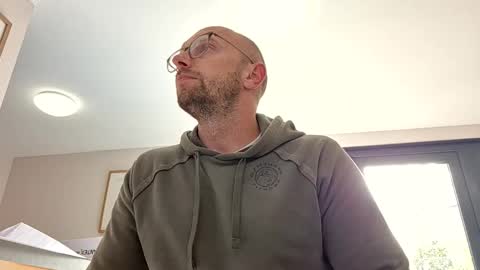 Snapshot of genuinecouple69 chatting on 10-20-25, 12:49 genuinecouple69 online show from 10-20-25, 12:49