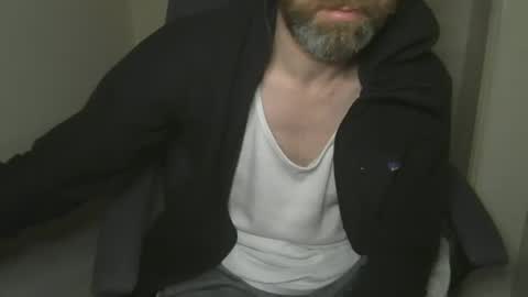 Snapshot of geon2xx chatting on 12-11-24, 10:16 Geon online show from 12-11-24, 10:16