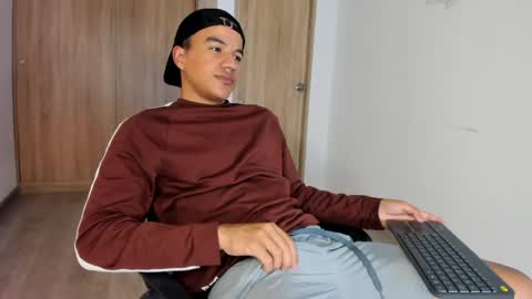Snapshot of george_cams1 chatting on 05-28-26, 02:20 Jorge online show from 05-28-26, 02:20